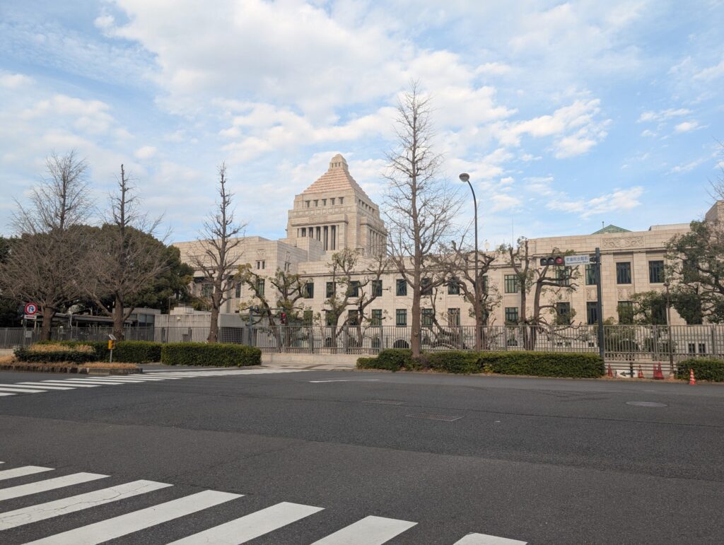 国会議事堂 後ろから見たアングル