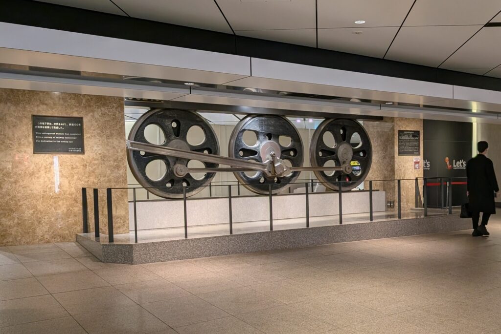 動輪広場のC62形蒸気機関車の動輪