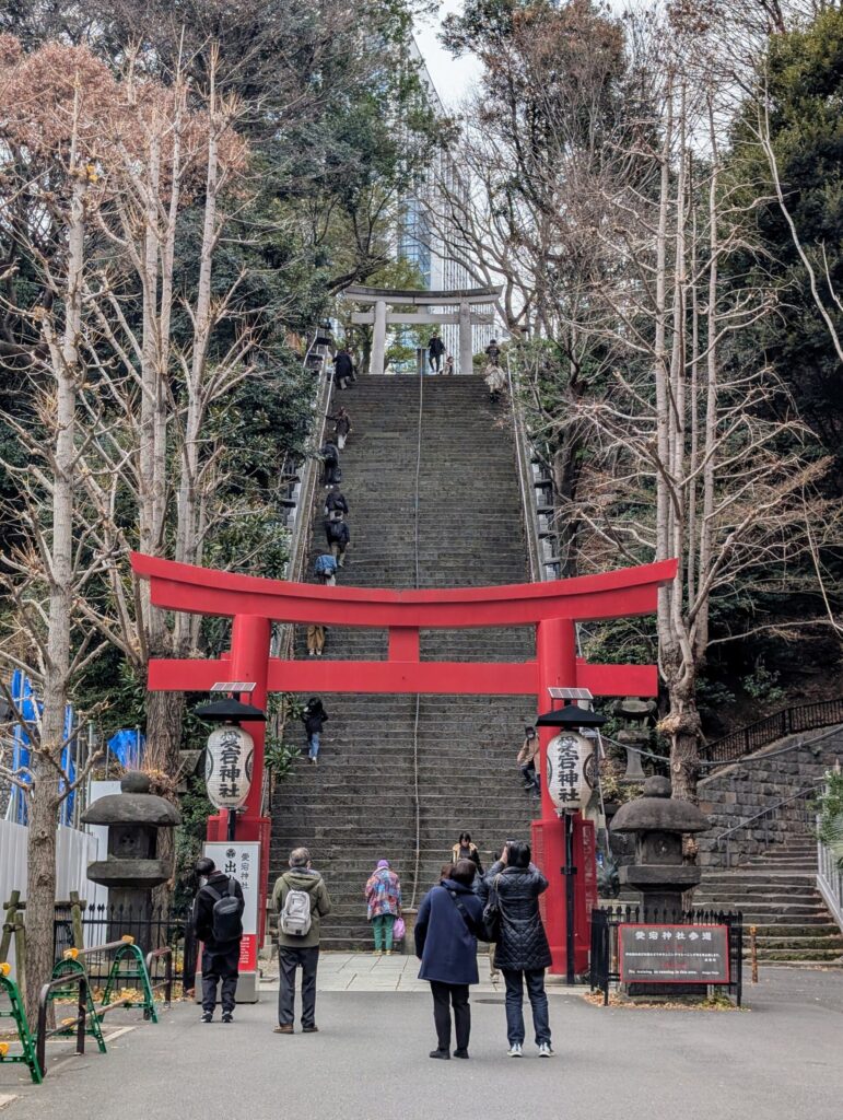 愛宕神社の鳥居と出世の石段