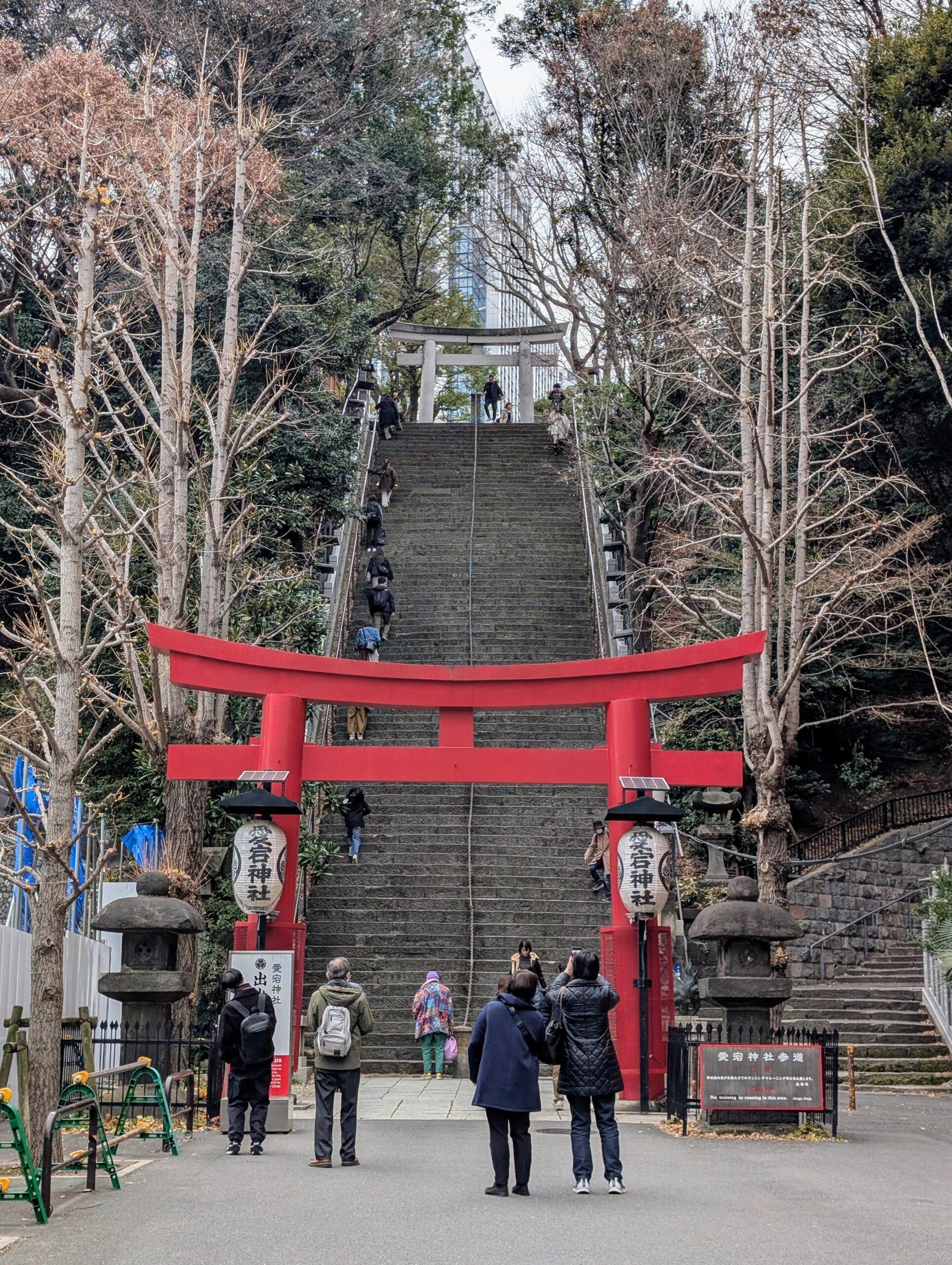 愛宕神社の鳥居と出世の石段