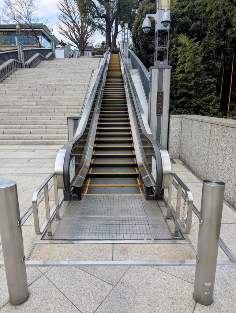山王日枝神社のエスカレーター