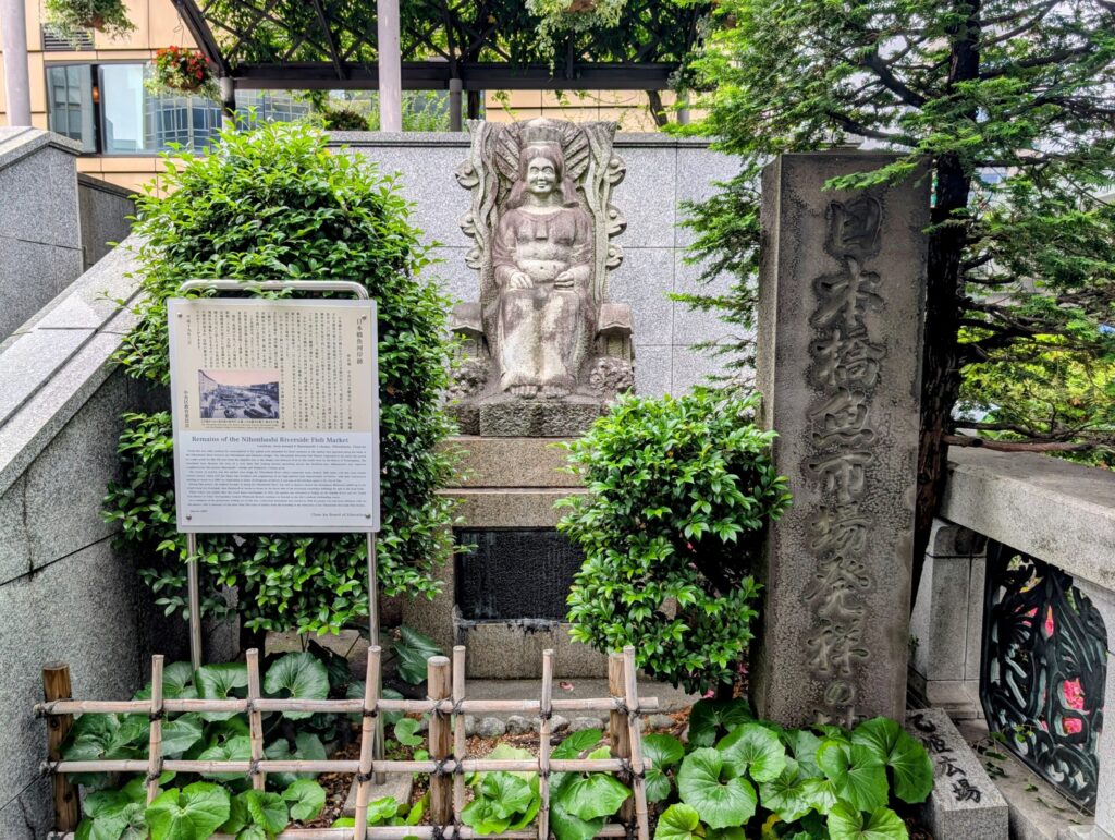 日本橋魚河岸跡
日本橋魚市場発祥の地碑
乙姫の広場