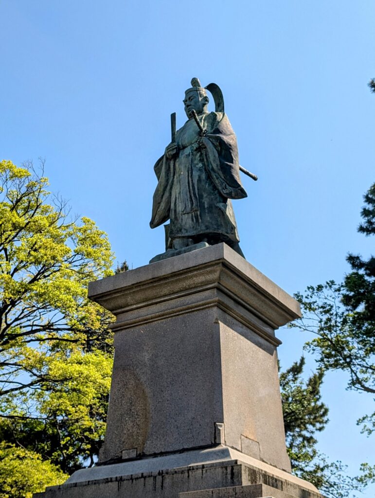 掃部山公園の井伊直弼の銅像
