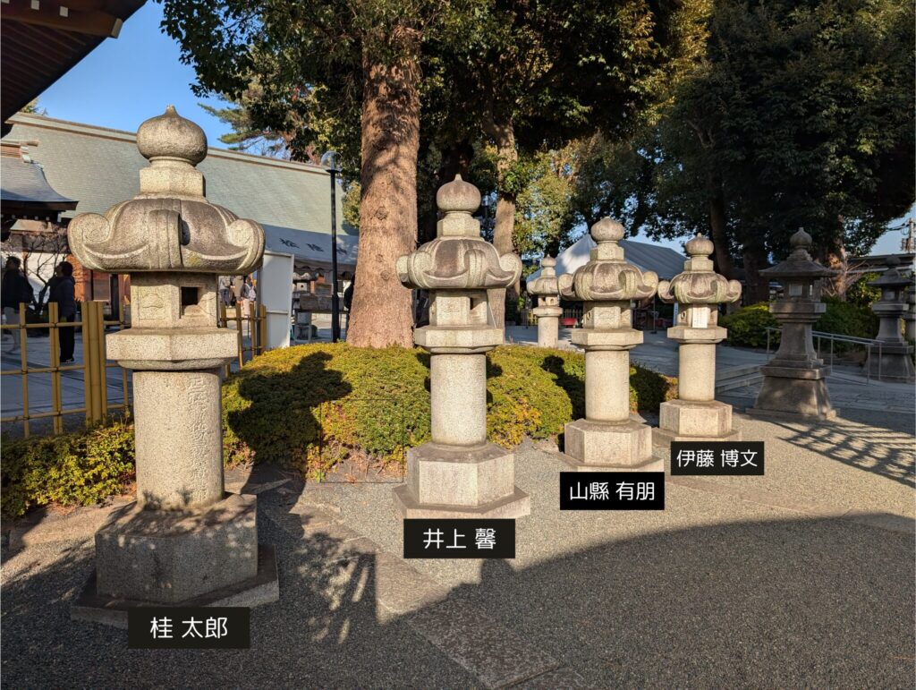 松陰神社(世田谷区)
石灯籠
