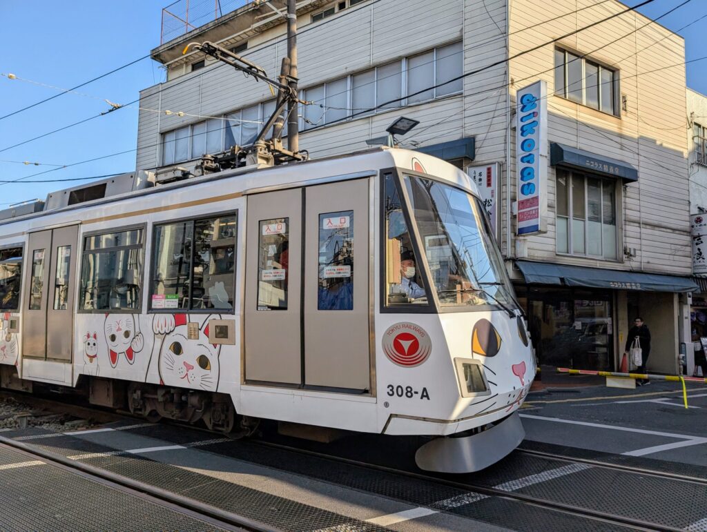 東急世田谷線
松陰神社前駅
幸福の招き猫電車