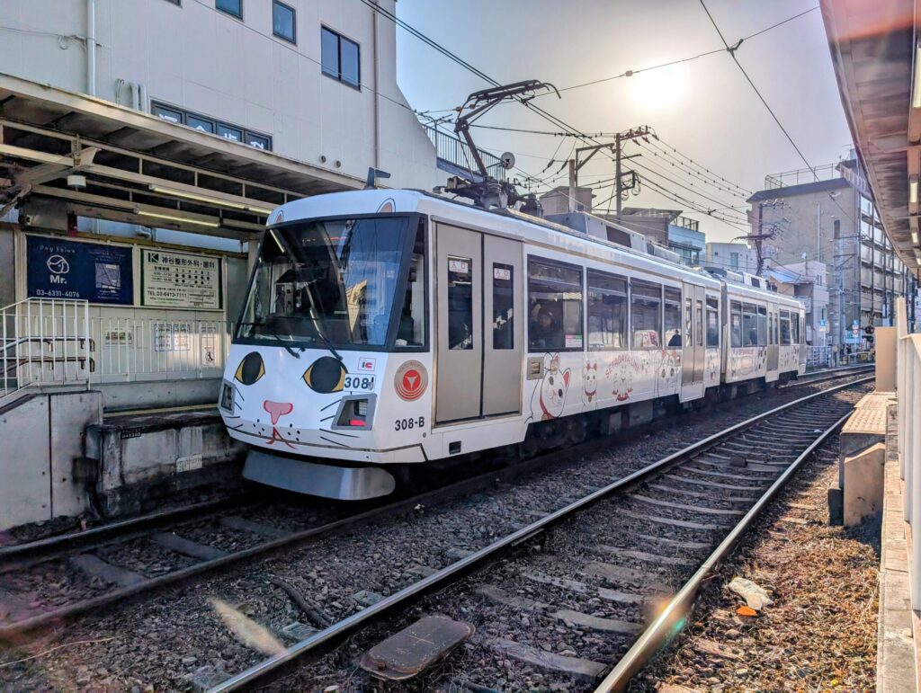東急世田谷線
松陰神社前駅
幸福の招き猫電車