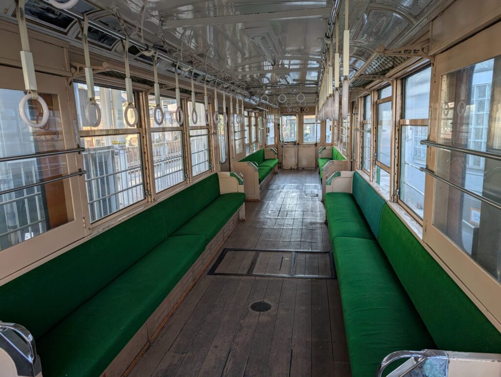 江ノ電601号
東急　宮の坂駅前