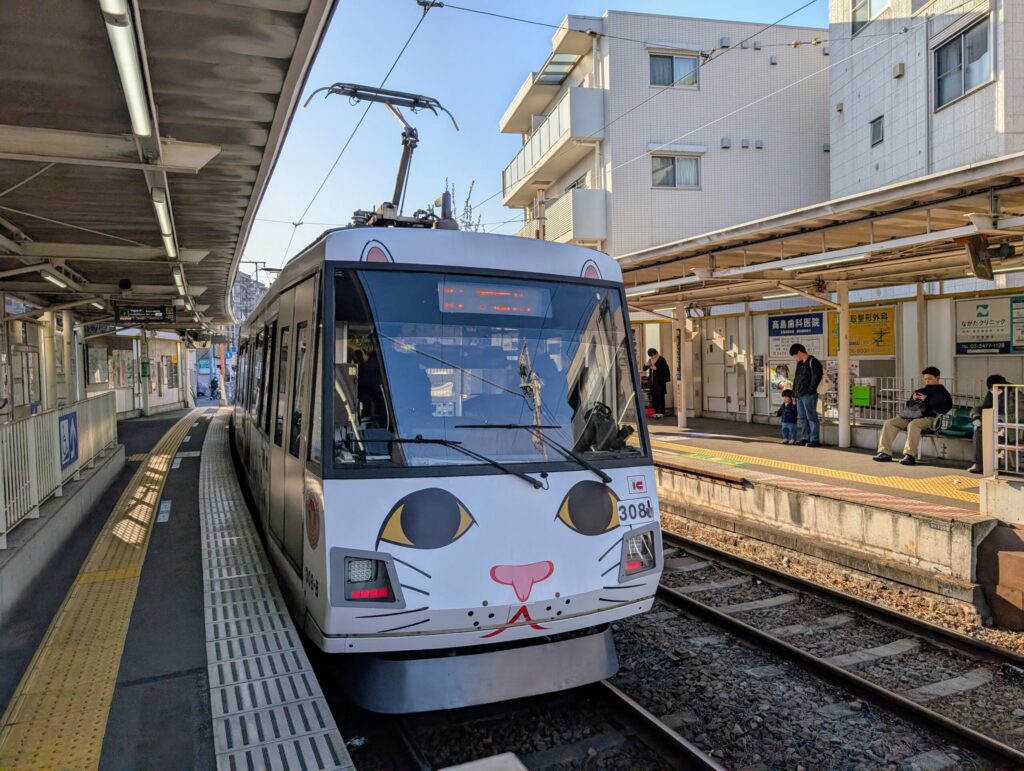 東急世田谷線
松陰神社前駅
幸福の招き猫電車