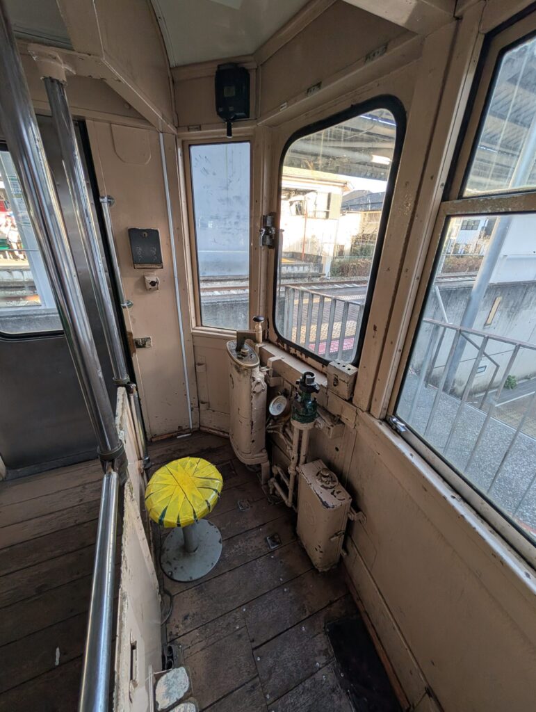 江ノ電601号
東急　宮の坂駅前