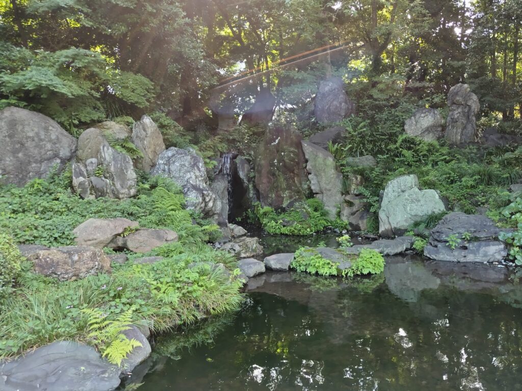 靖国神社の新池庭園