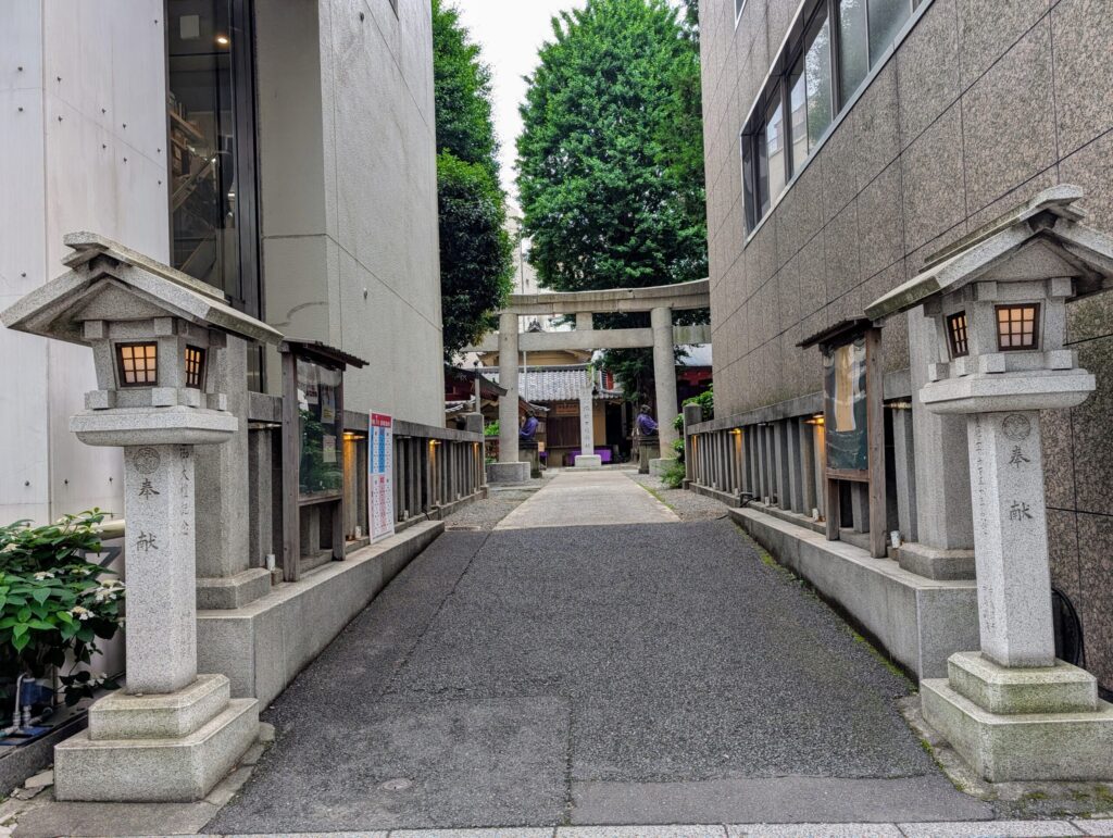 日本橋日枝神社の参道
