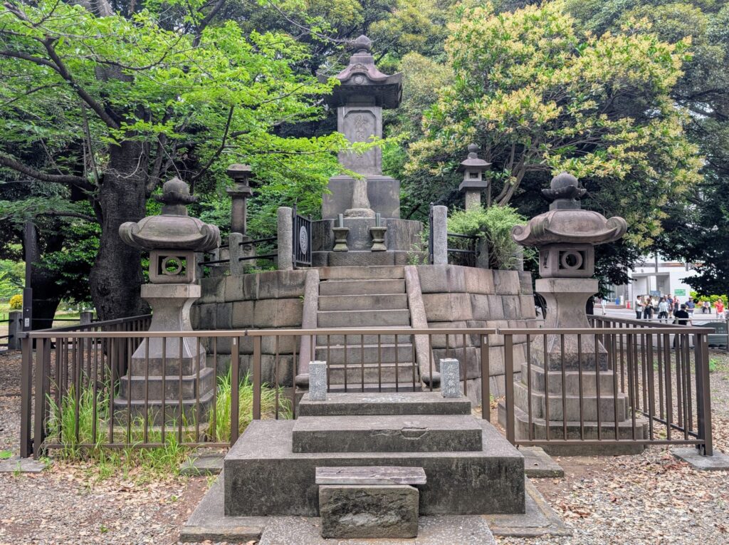 上野公園
彰義隊の墓