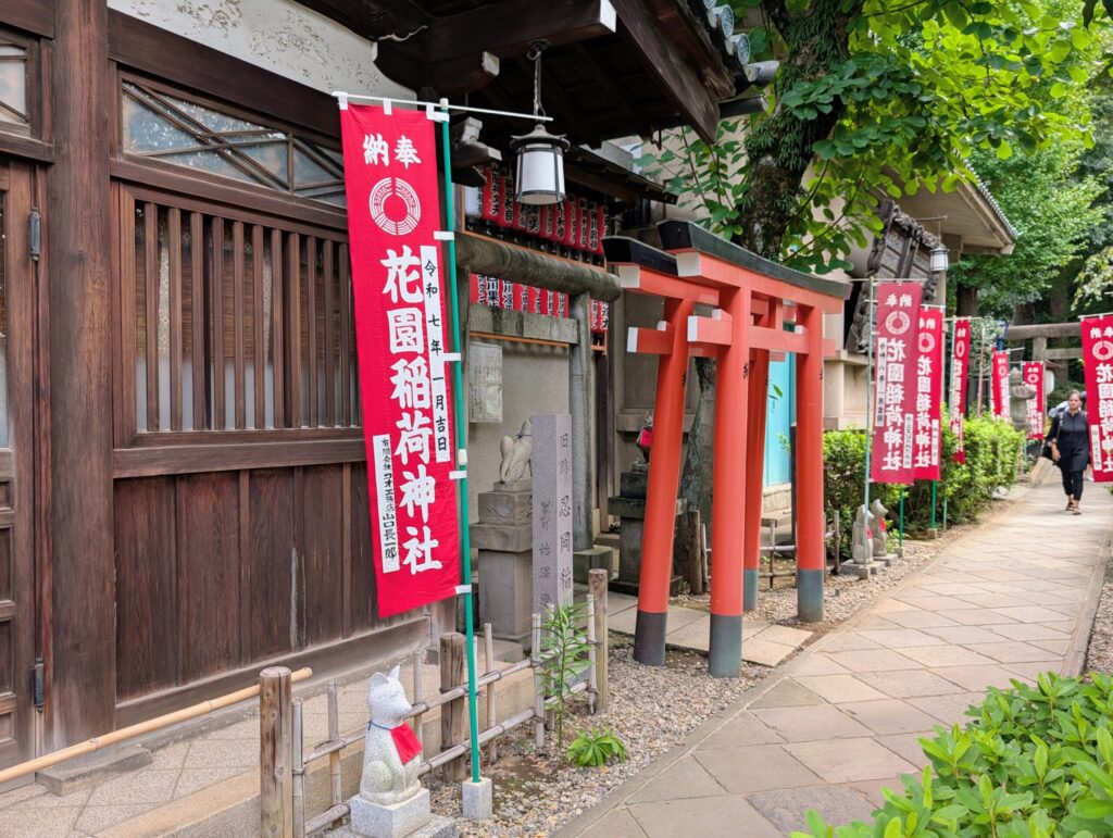 忍岡稲荷神社
穴稲荷