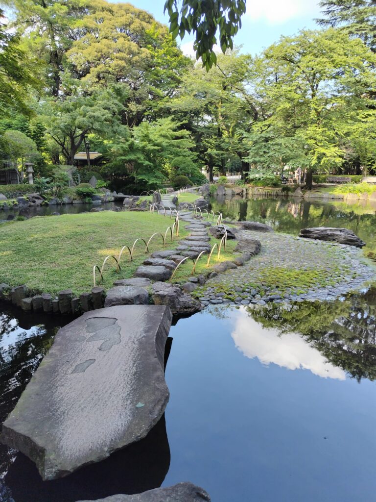 靖国神社の新池庭園