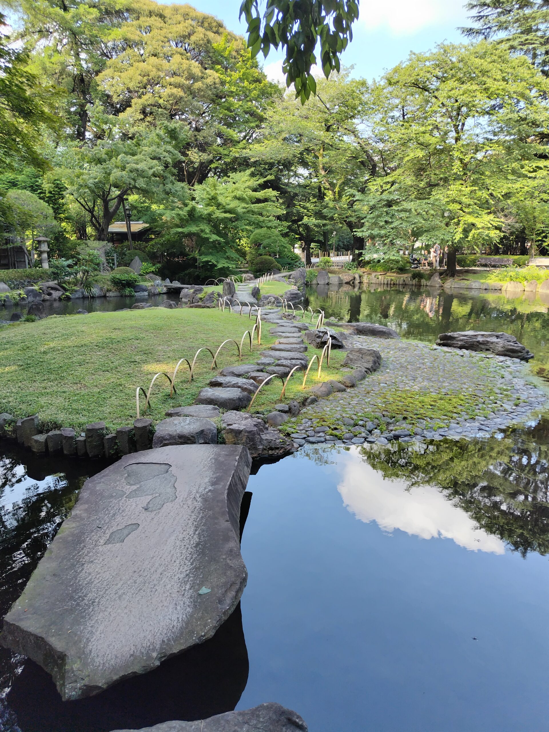 靖国神社の新池庭園