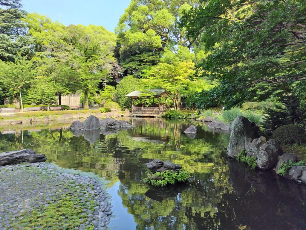 靖国神社の新池庭園