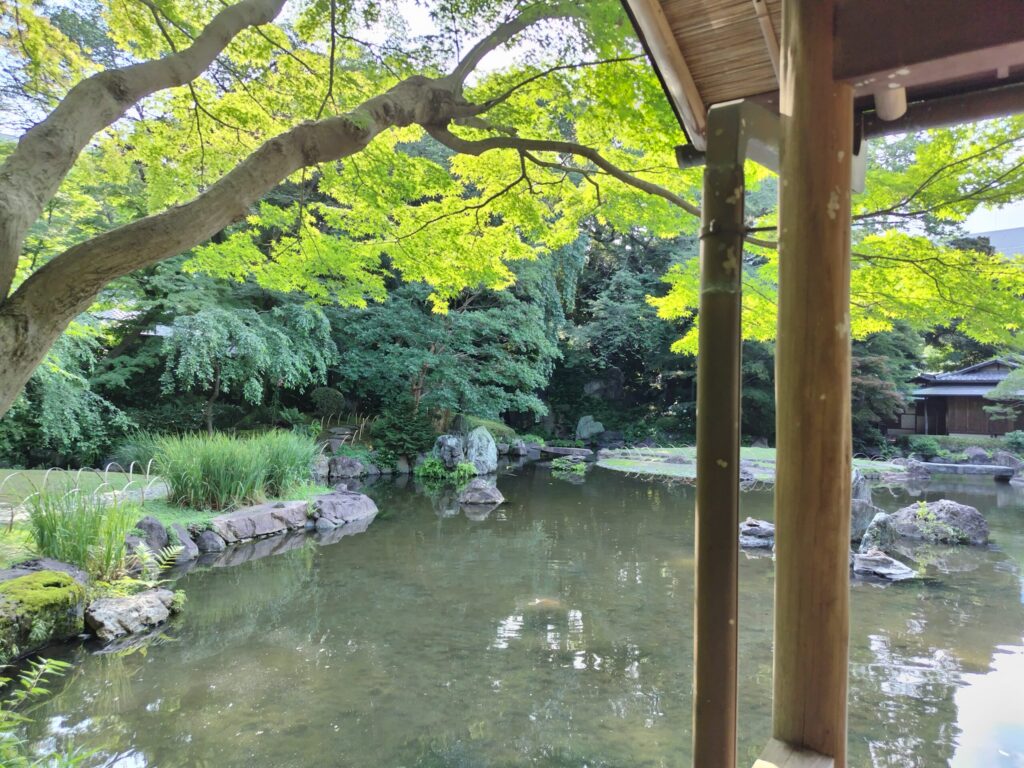 靖国神社の新池庭園