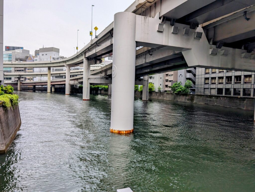 日本橋川
鎧橋