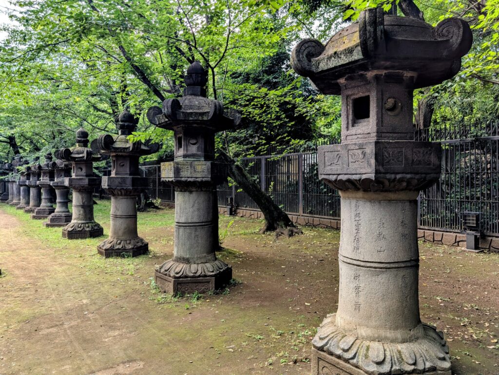 上野東照宮の石灯籠