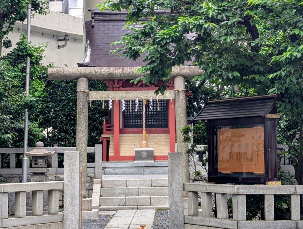 兜神社境内