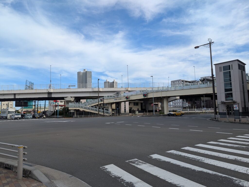 神奈川2丁目交差点