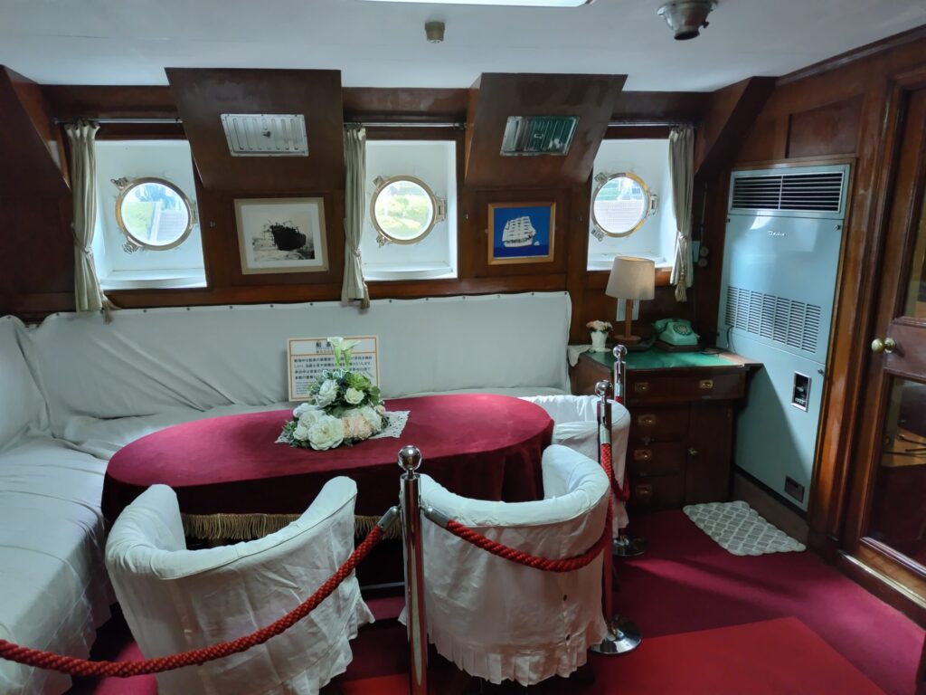 帆船日本丸の船長公室