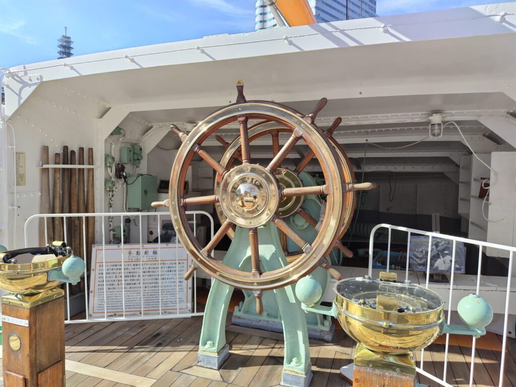 帆船日本丸の舵輪