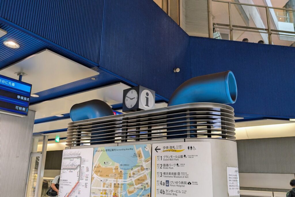 みなとみらい駅の構内