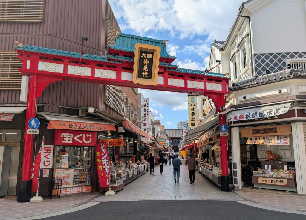 川崎大師の仲見世通り入口