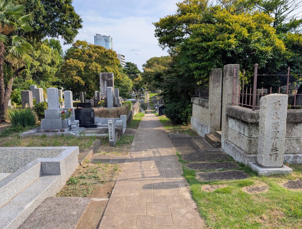 青山霊園
乃木将軍通り
乃木将軍墓所