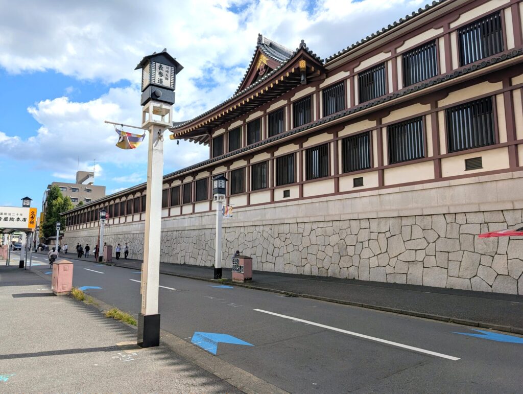 川崎大師の表参道