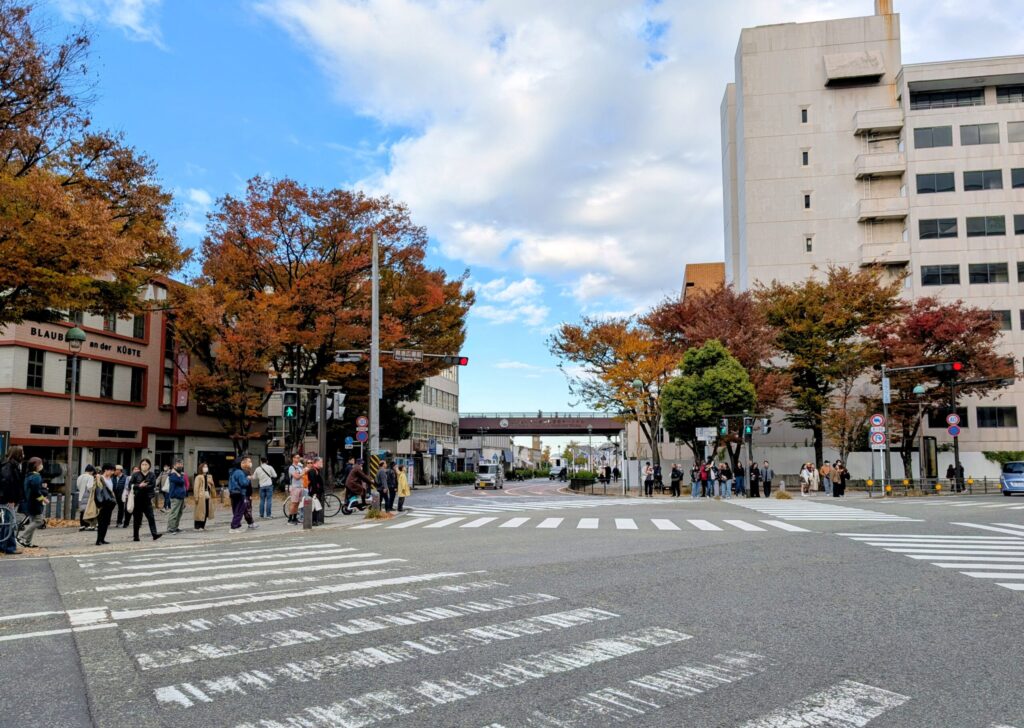 開港広場前交差点