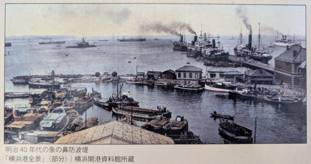 明治40年代の象の鼻防波堤
「横浜港全景」（部分）
横浜開港資料館所蔵