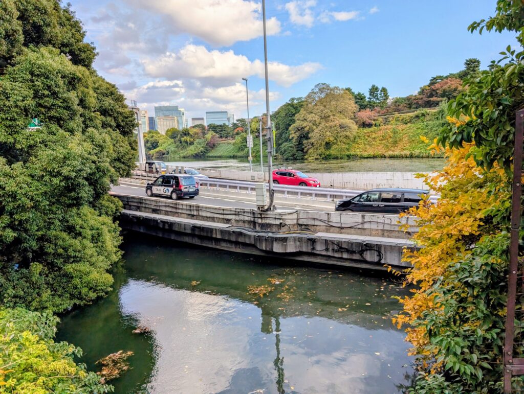千鳥ヶ淵さんぽみち
首都高速道路