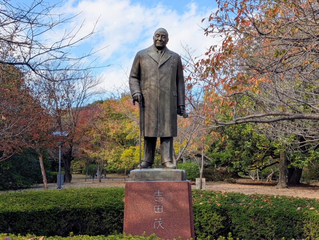 吉田茂像
