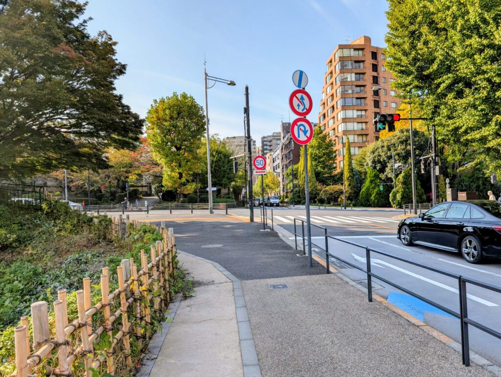 代官町通りと内堀通りの交差点