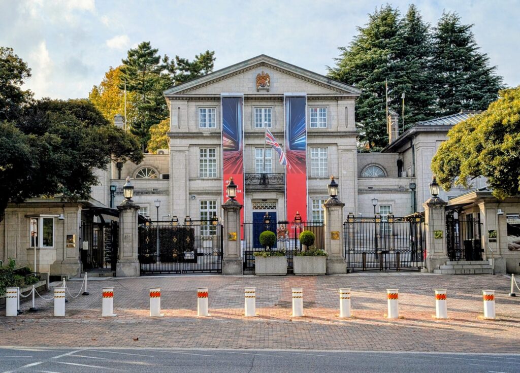 駐日英国大使館の外観(内堀通り)