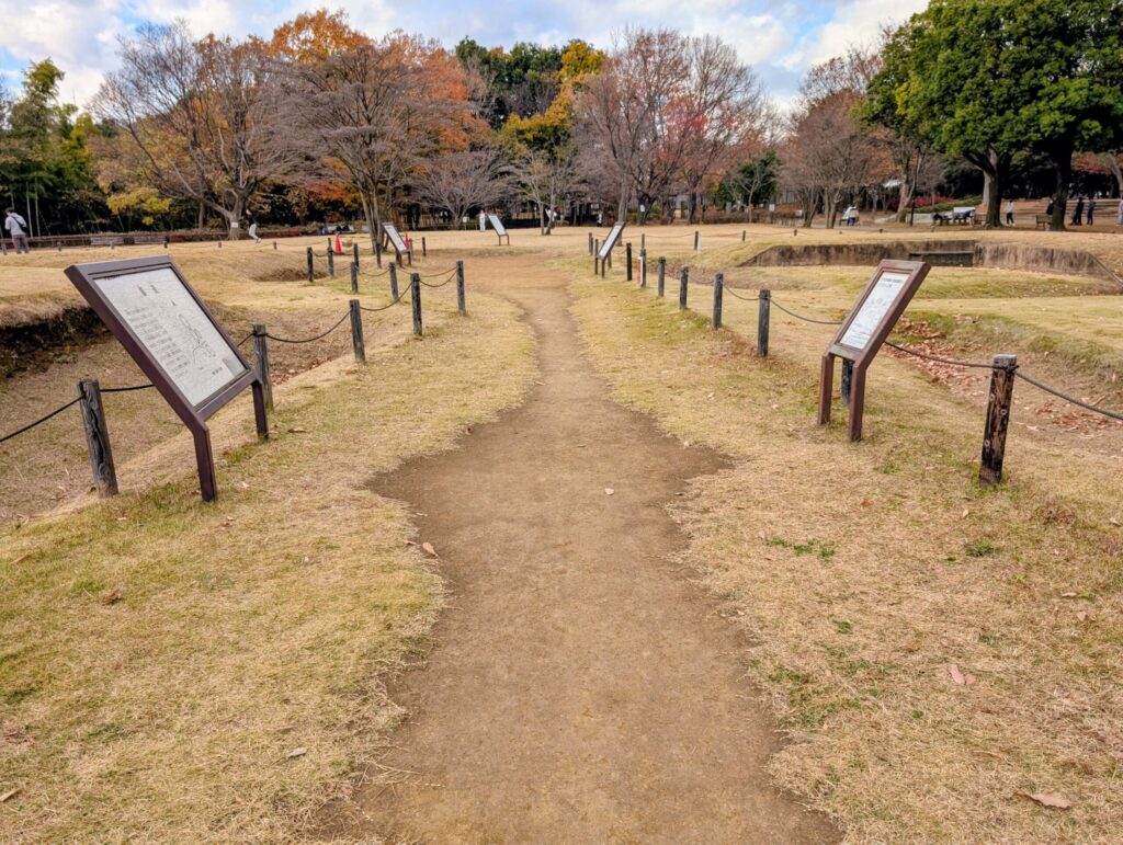 歳勝土遺跡の墓道