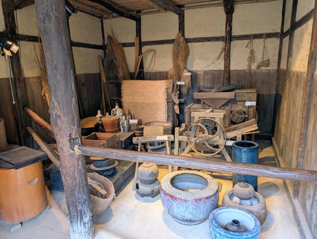 旧長沢家住宅の馬屋
暮らしの道具の展示
