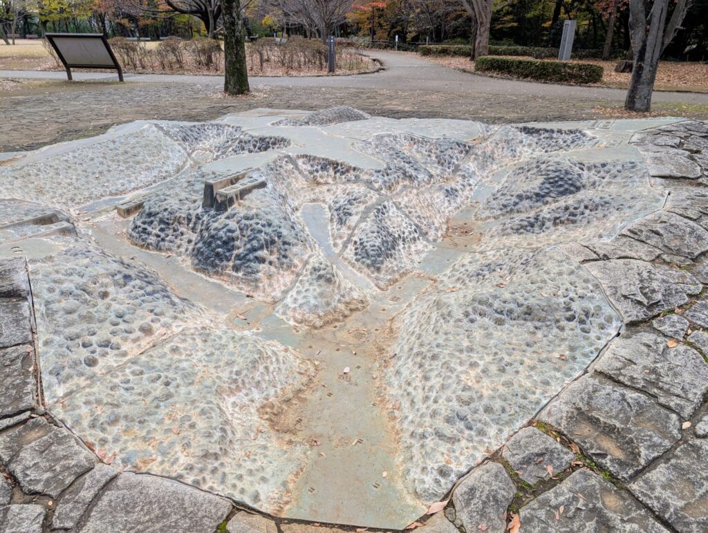 大塚・歳勝土遺跡周辺の地形模型