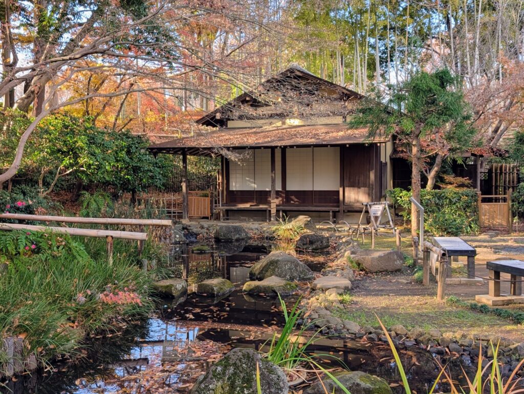 都築民家園の茶室と池
