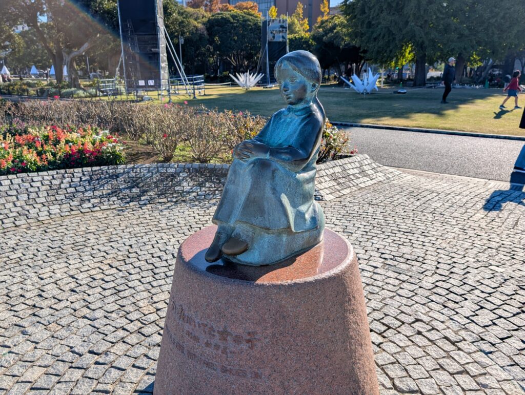 赤い靴はいてた女の子像
山下公園