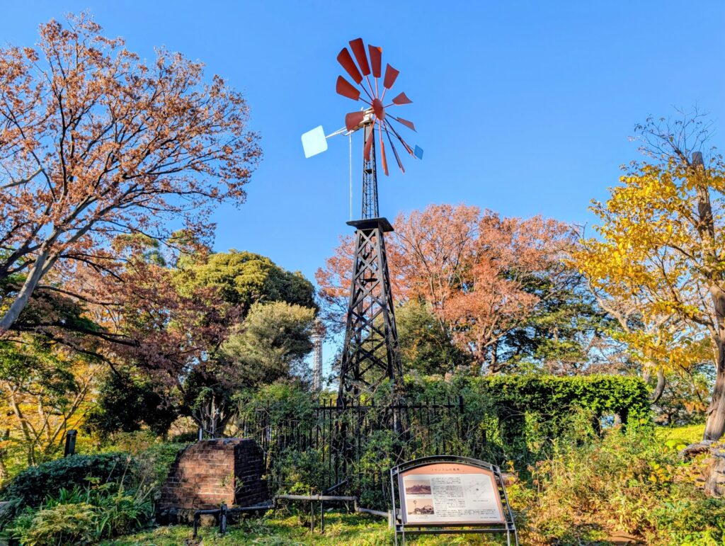 港の見える丘公園
井戸水汲み揚げ用の風車の遺構（モニュメント）