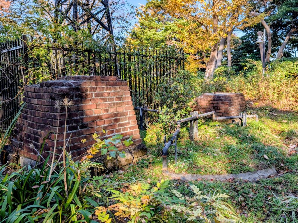 港の見える丘公園
井戸水汲み揚げ用の風車の基礎遺構