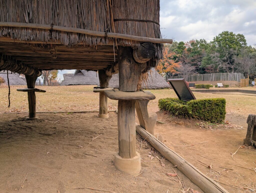 大塚遺跡の高床倉庫のネズミ返し