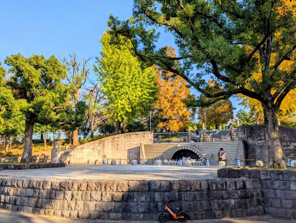 山下公園の石のステージ