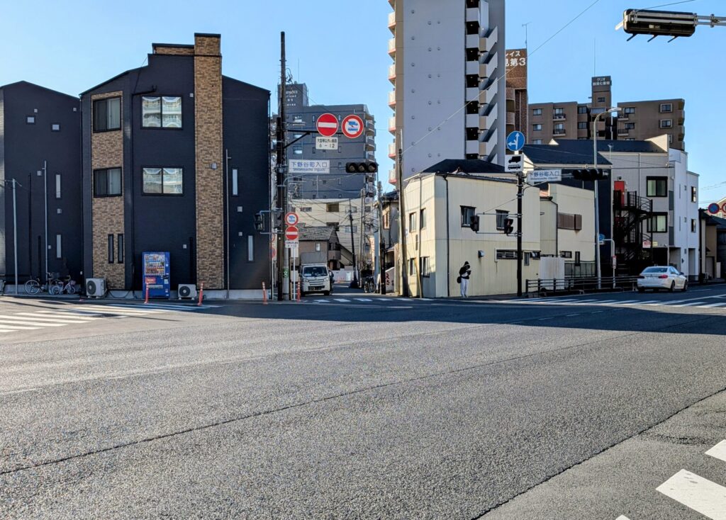 下野谷町入口の交差点