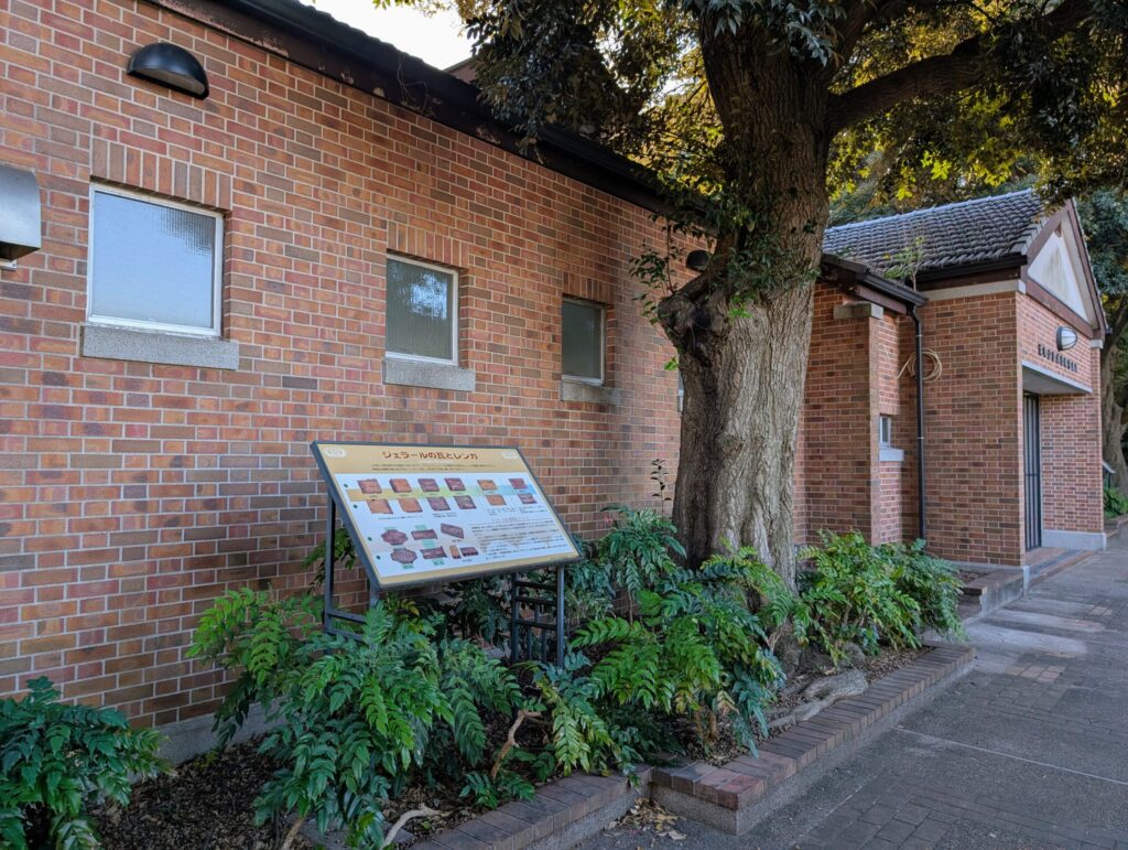 元町公園
元町公園プールの管理棟