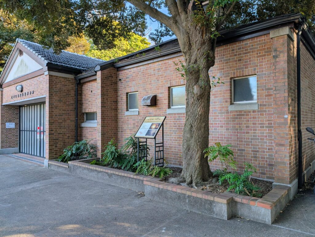 元町公園
元町公園プールの管理棟