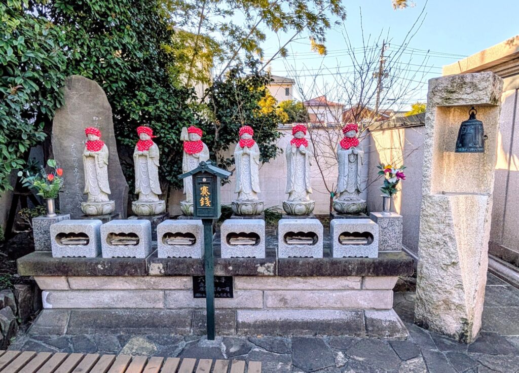 慶岸寺の六地蔵尊